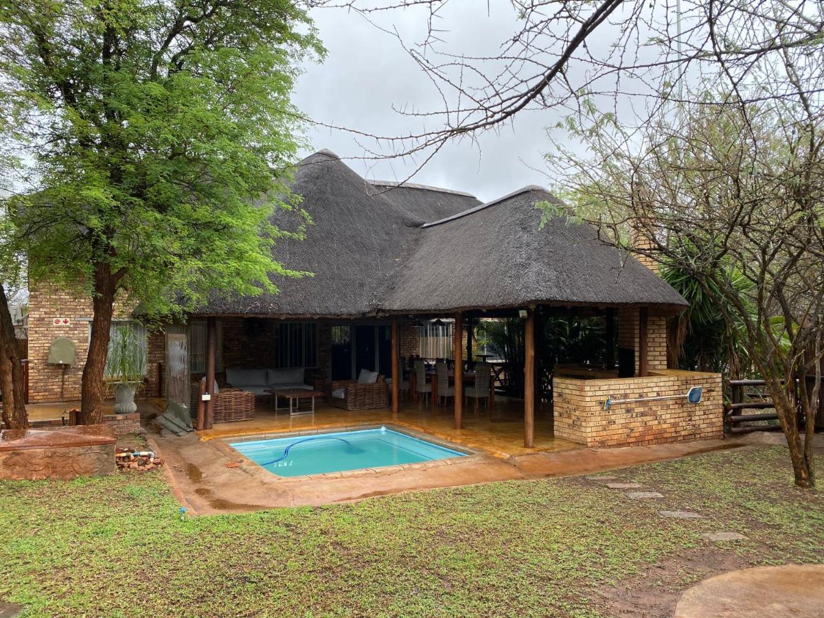 Genet House Holiday Home Marloth Park Esterno foto
