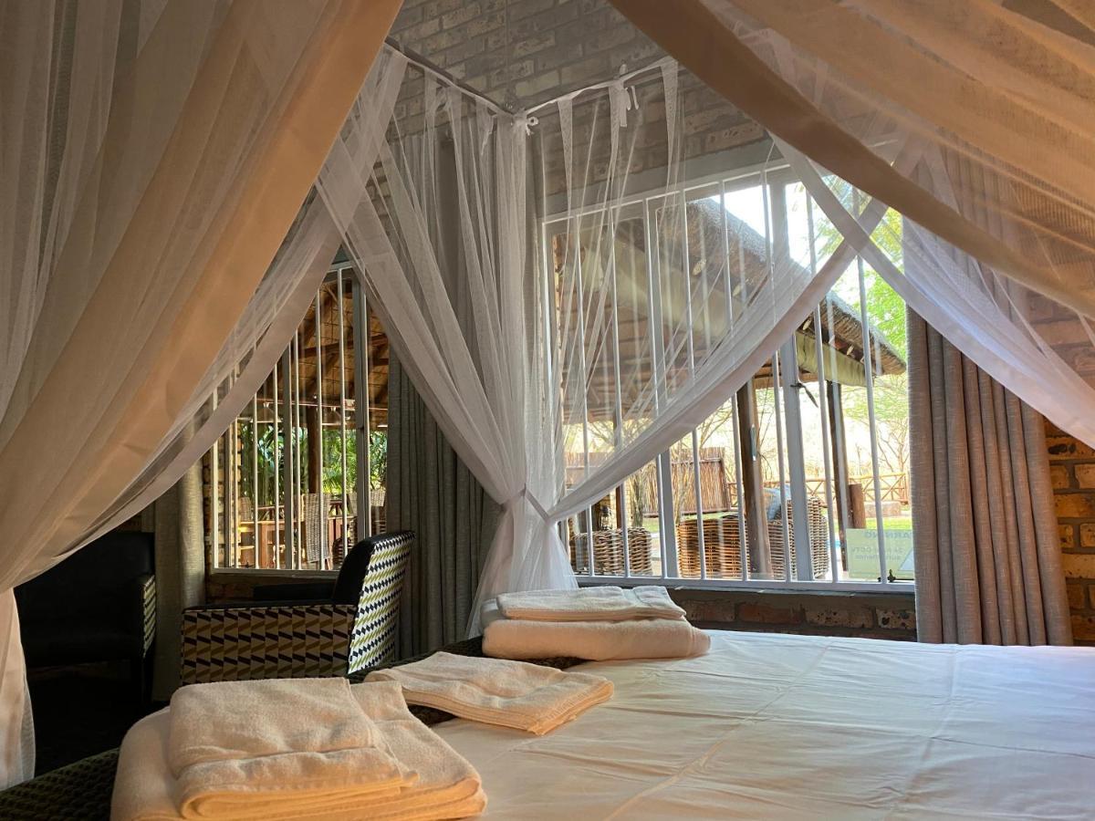 Genet House Holiday Home Marloth Park Esterno foto