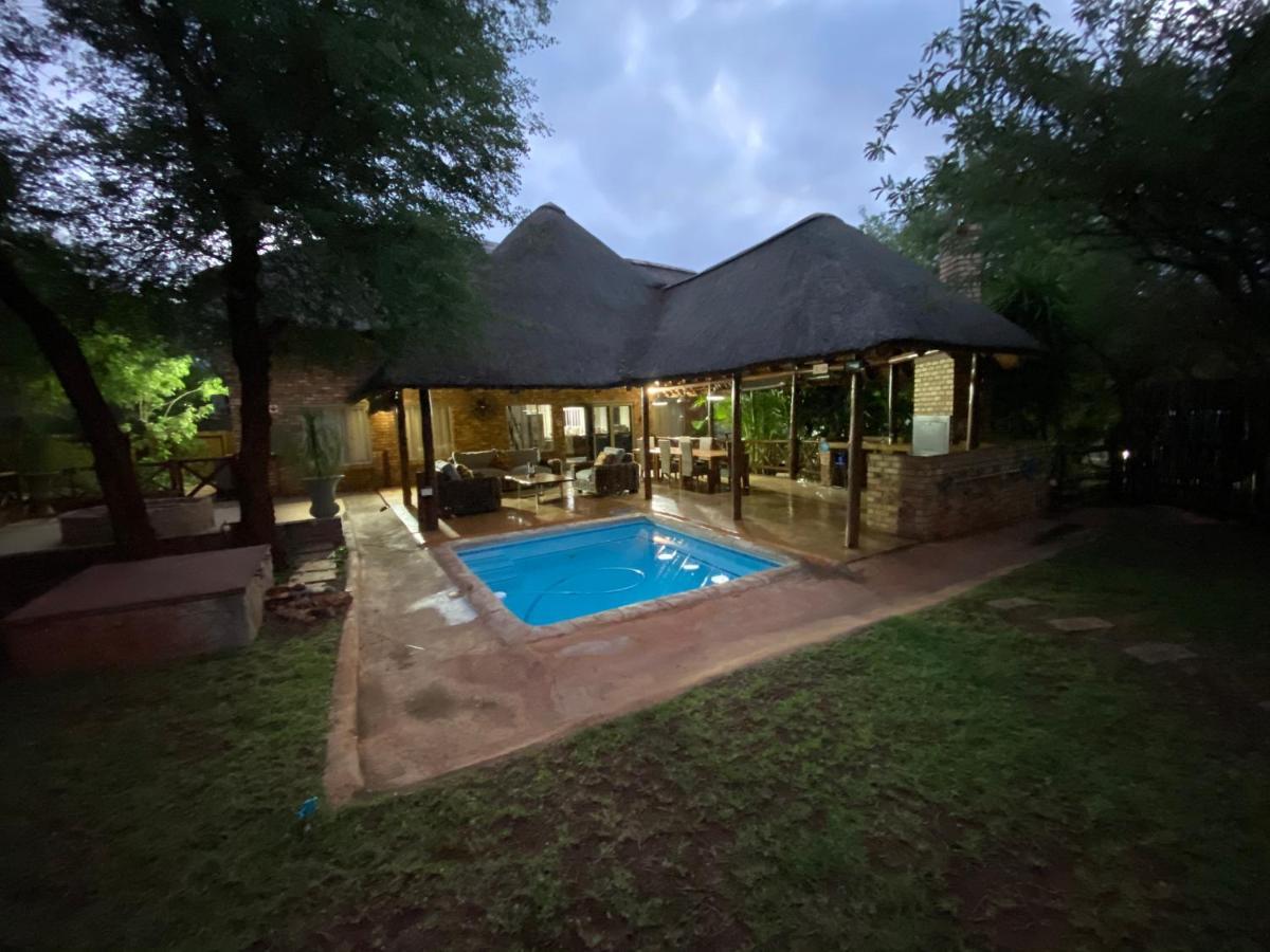 Genet House Holiday Home Marloth Park Esterno foto