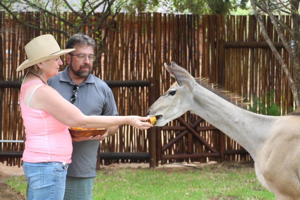 Genet House Holiday Home Marloth Park Esterno foto
