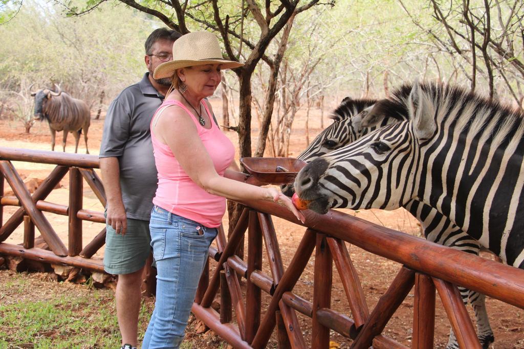 Genet House Holiday Home Marloth Park Esterno foto